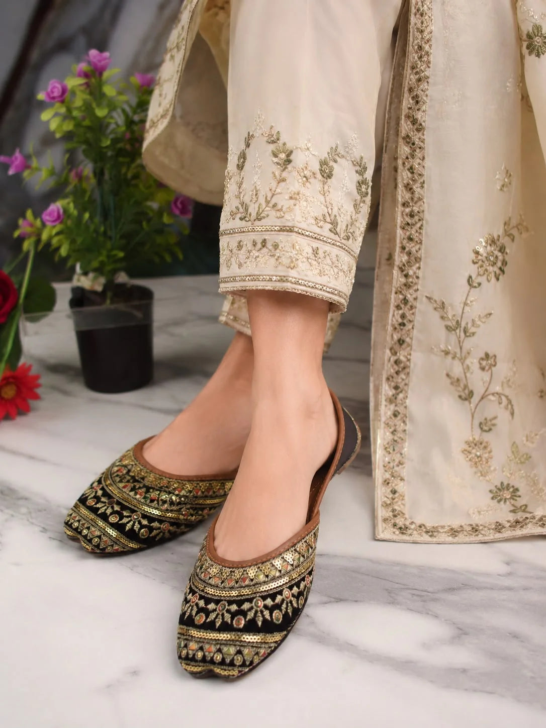 Traditional Black Talli Sole Khussa – 014