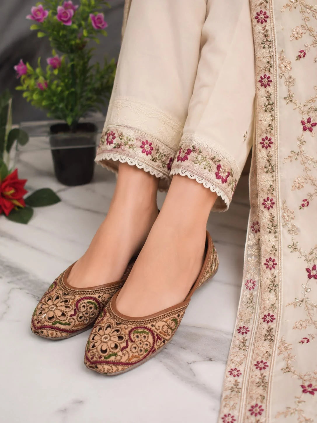 Luxury Beige Leather Khussa – 013