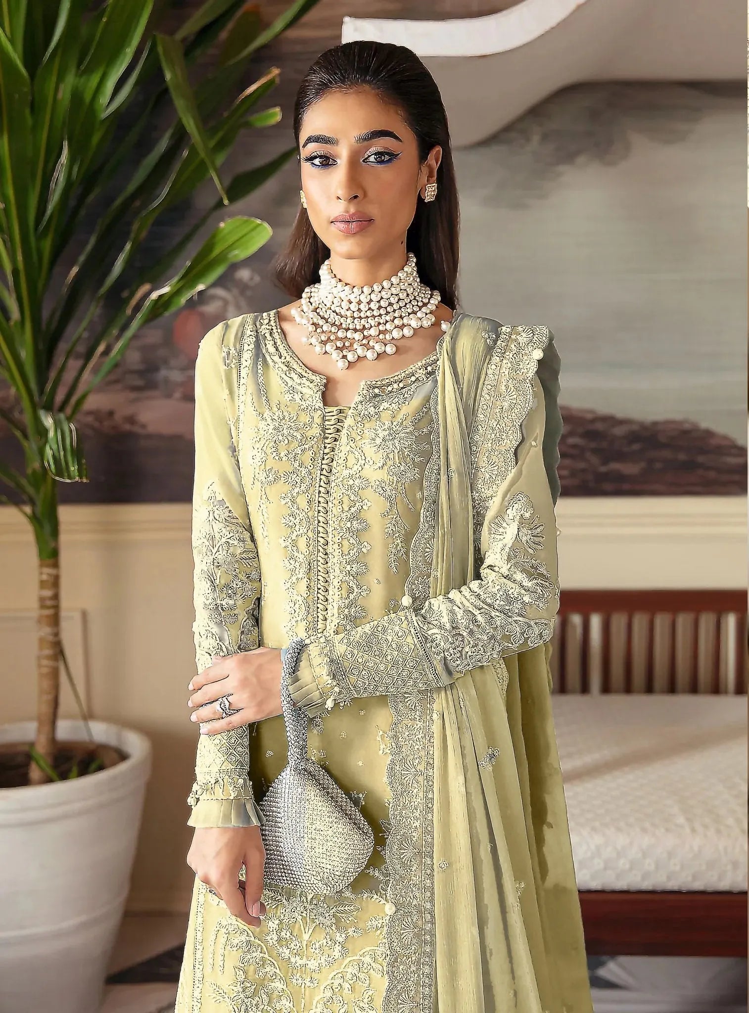 ZE-922 – Premium Embroidered Lawn 3PC Suit