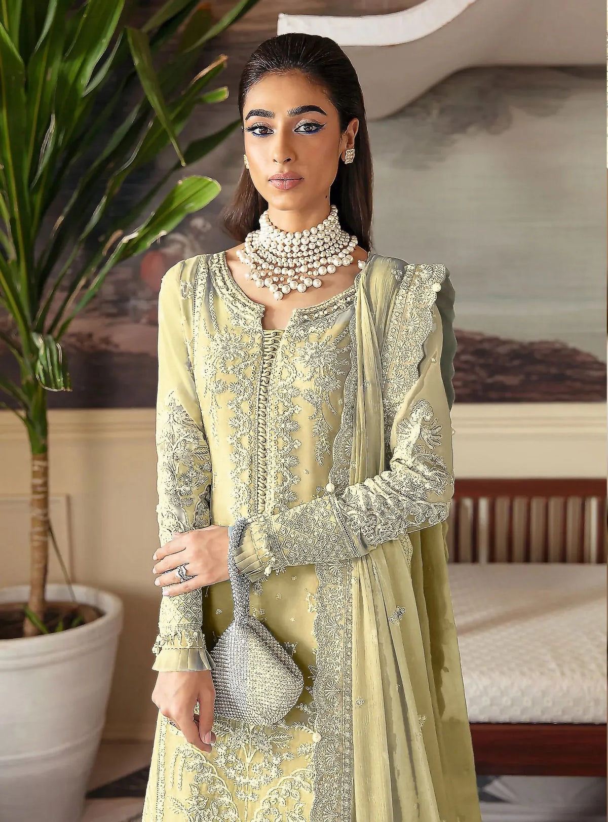 ZE-922 – Premium Embroidered Lawn 3PC Suit