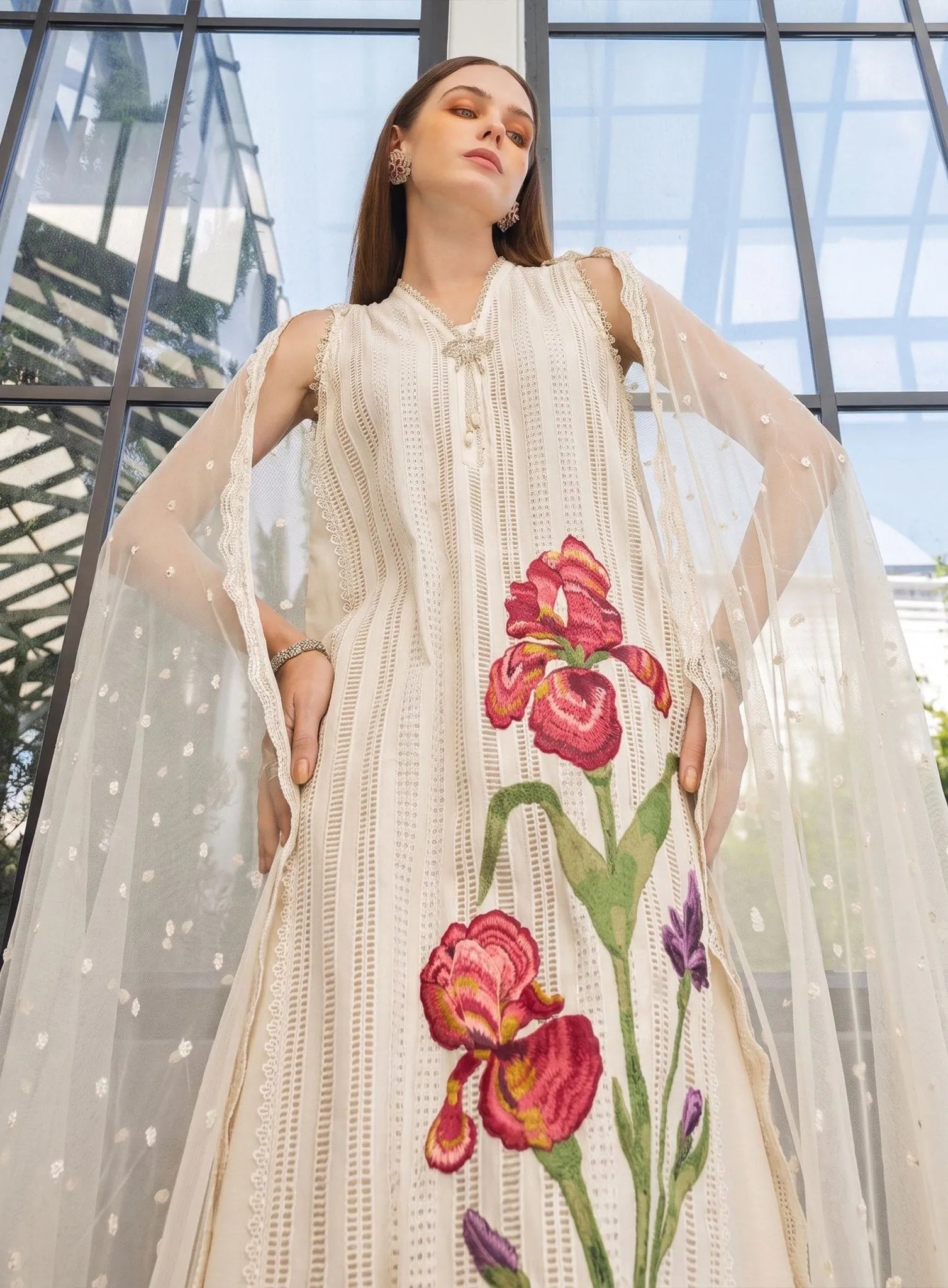 ZE-931 – Premium Embroidered Lawn 3PC Suit