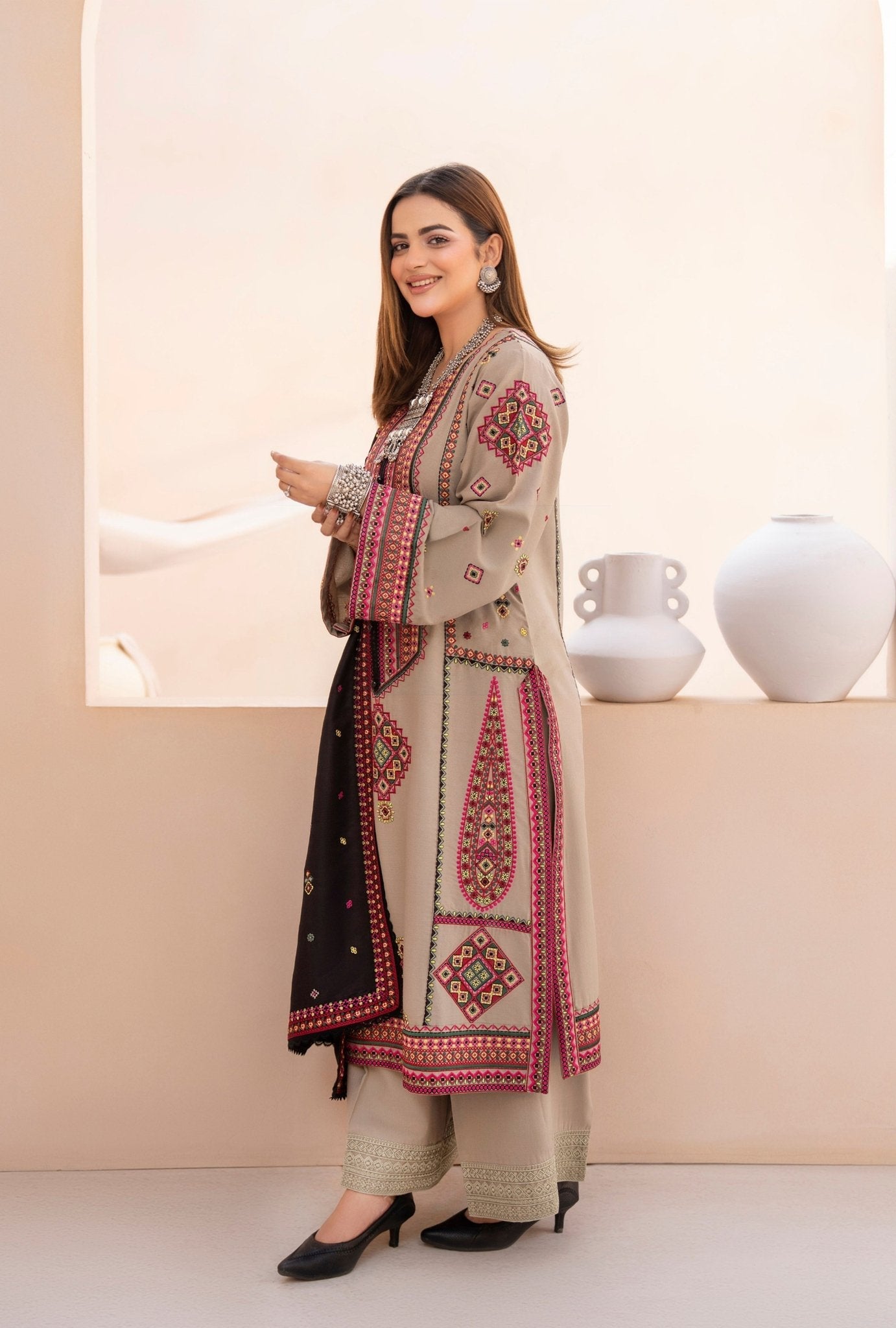 ZE-785 – Premium Embroidered Lawn 3PC Suit