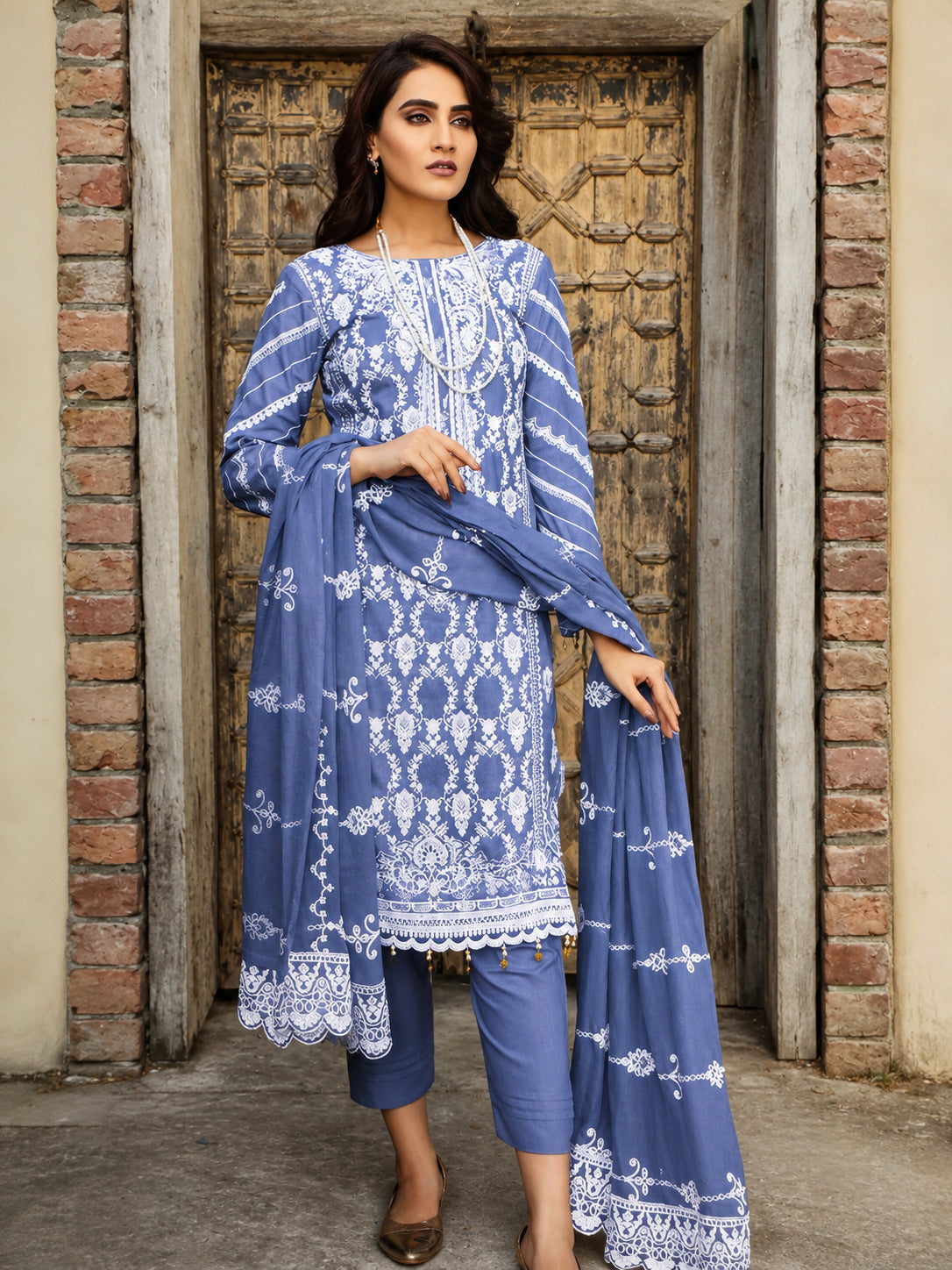 ZE-536 – Premium Embroidered Lawn 3PC Suit