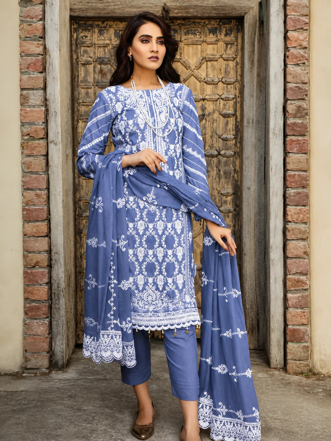 ZE-536 – Premium Embroidered Lawn 3PC Suit