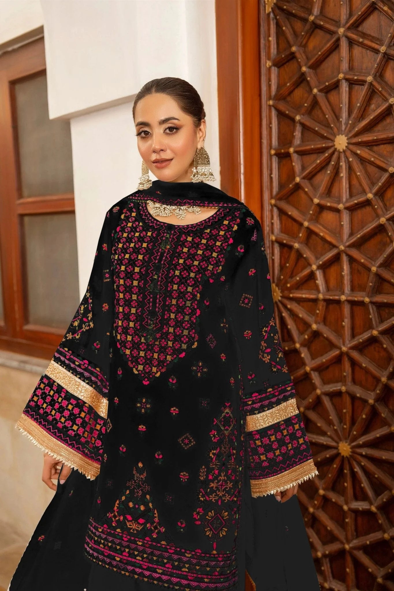ZE-787 – Premium Embroidered Lawn 3PC Suit