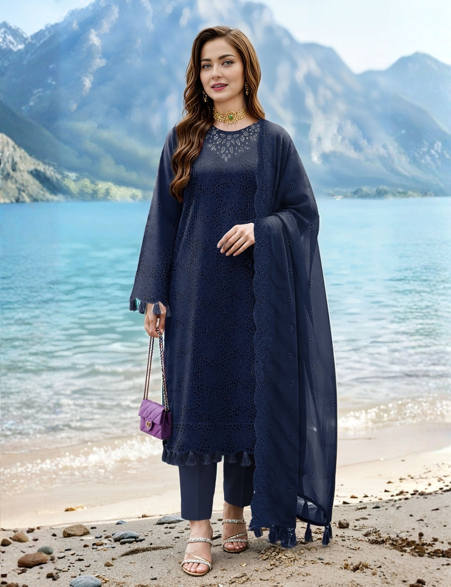 ZE-817 – Premium Embroidered Lawn 3PC Suit