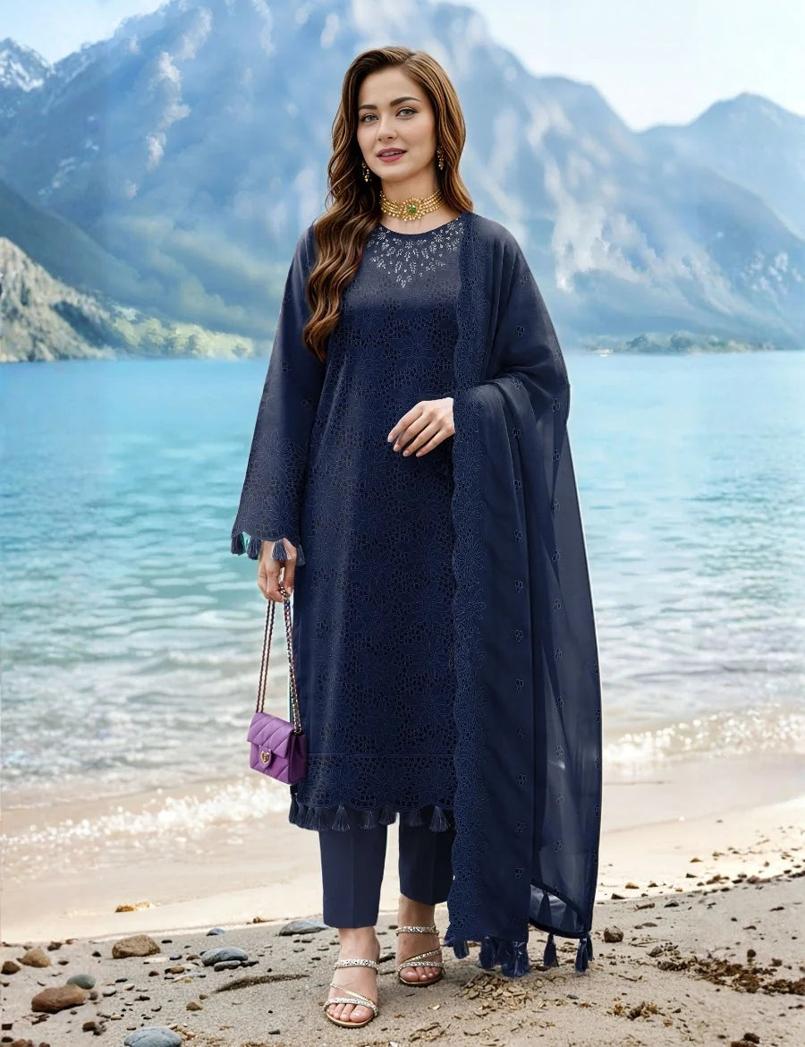 ZE-817 – Premium Embroidered Lawn 3PC Suit
