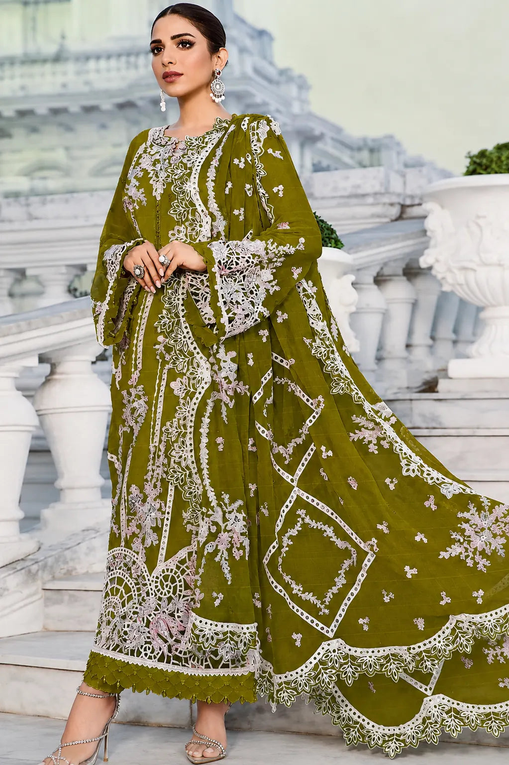 ZE-776 – Premium Embroidered Lawn 3PC Suit