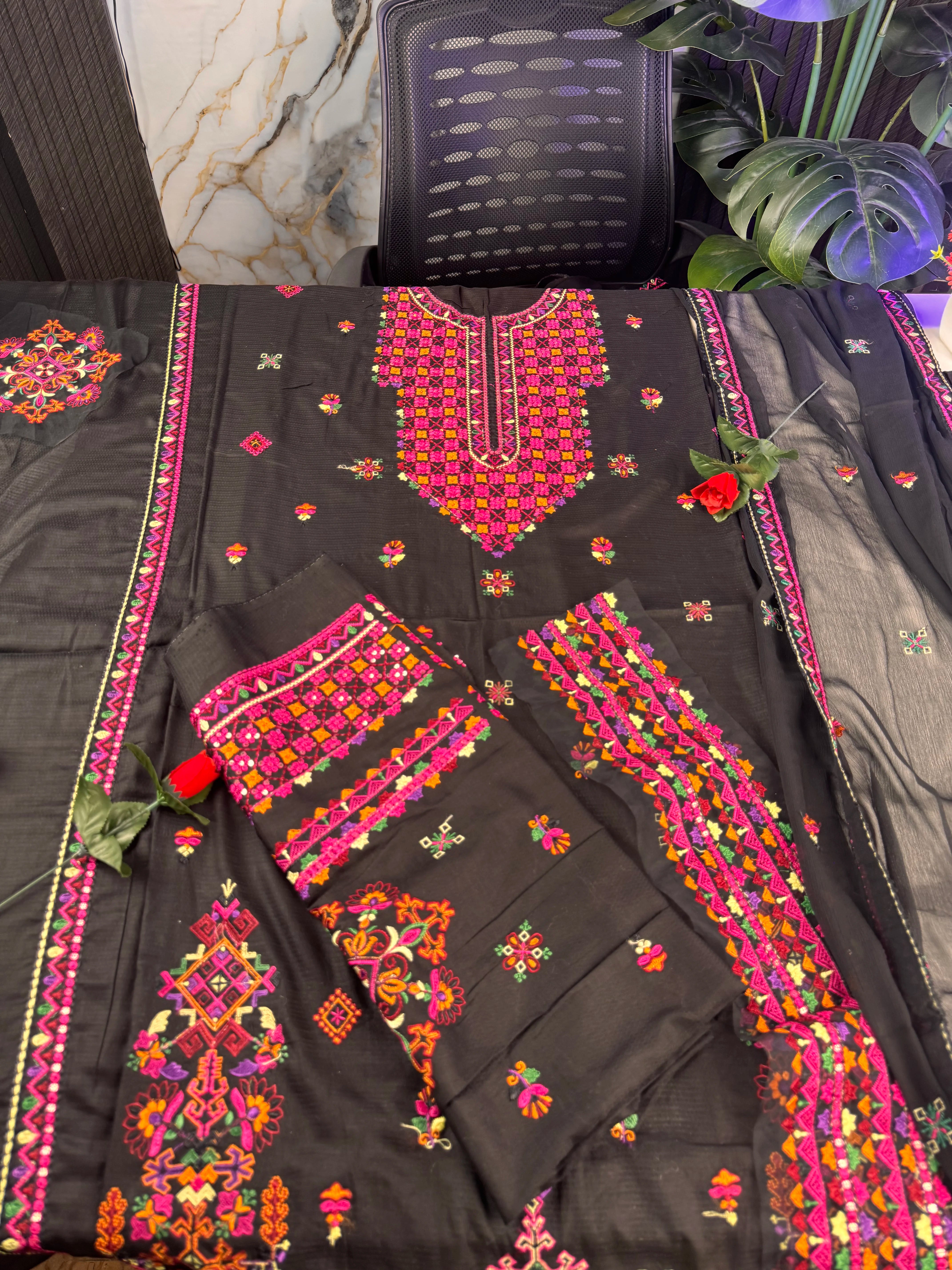 ZE-787 – Premium Embroidered Lawn 3PC Suit